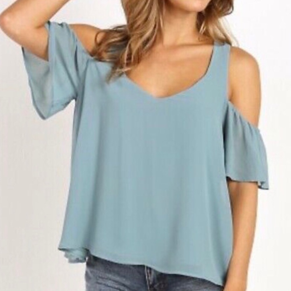 MuMu Cold Shoulder Top
